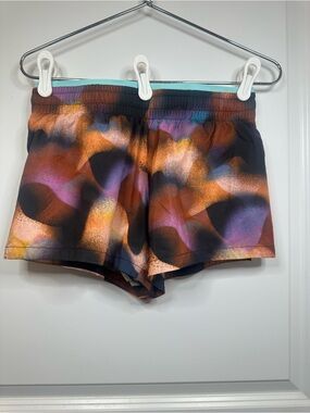 Fabletics Breathe Mid-Rise Run Shorts | Meltdown/Crystal Wave | XS